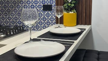 Refrigerador, microondas, cafetera y tetera y licuadora