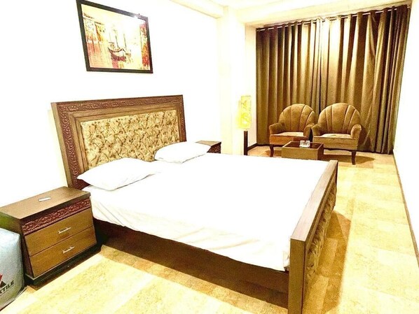 Deluxe Double Room, City View | Soundproofing, iron/ironing board, free WiFi - Faisal Hotel (Peshawar)