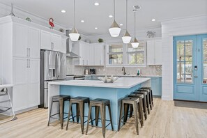 Fridge, microwave, oven, stovetop - Funky Flamingo: Private beach steps away, Heated pool, FREE golf cart, Game room (Miramar Beach)
