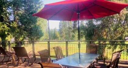 Cozy 2-bedroom house on Lake Almanor West Golf Course in charming Chester