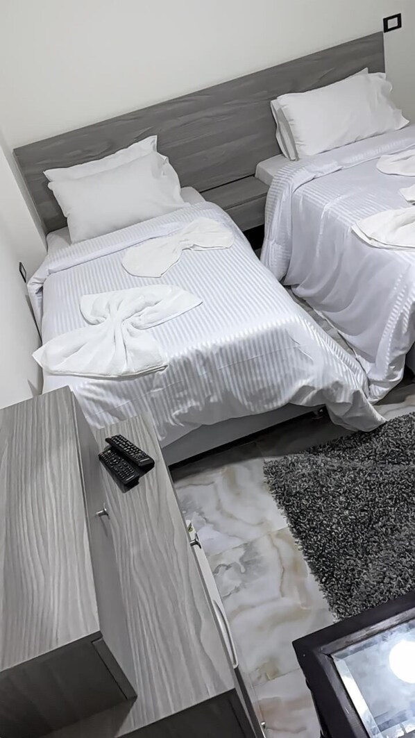 Classic Room, City View | Minibar, bed sheets