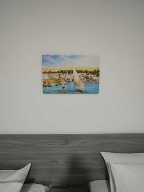 Comfort Room, City View