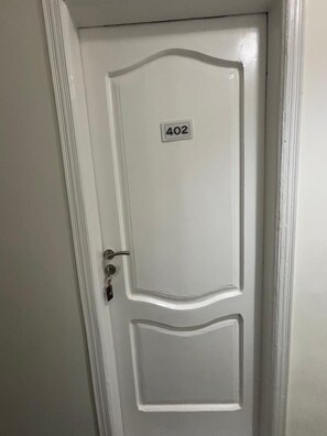 Comfort Room, City View | Minibar, bed sheets