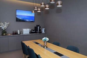 Bar-salon dans le hall