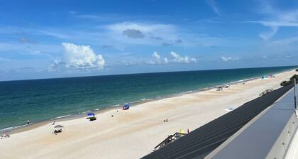 Family size condo one block from beautiful Jax beach. Location,location,location