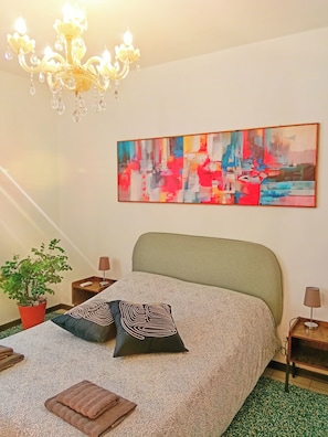 1 dormitorio, tabla de planchar con plancha, cuna de viaje y wifi