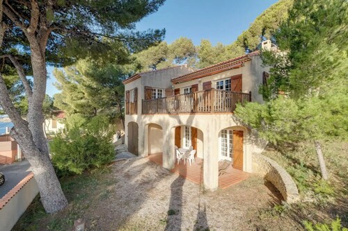 Authentic family home "La Pinède" Sea view