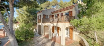 Authentic family home "La Pinède" Sea view