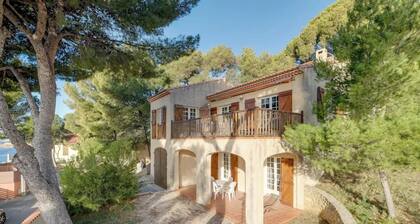 Authentic family home "La Pinède" Sea view