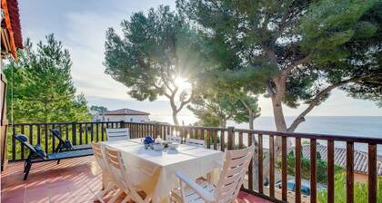 Authentic family home "La Pinède" Sea view