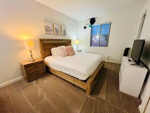 6 bedrooms, desk, iron/ironing board, travel crib