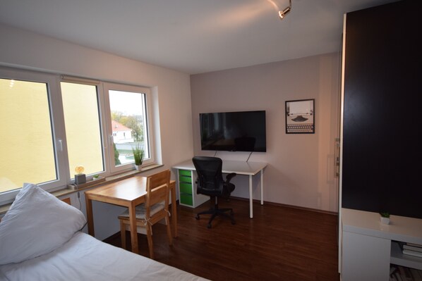 1 bedroom, in-room safe, desk, iron/ironing board