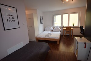 1 bedroom, in-room safe, desk, iron/ironing board