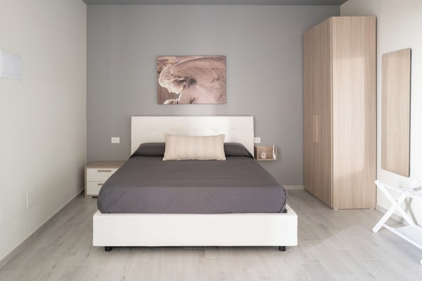 Blackout drapes, soundproofing, free WiFi - Geranium B&B (Bitonto)