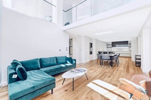 The Iconic Pub-house |  3BR | 3.5BA | Sleeps 10