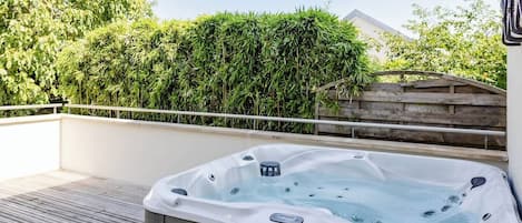 Baignoire à remous extérieure