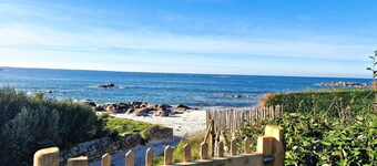 Para'ty, view and direct access to sea and beach, sleeps 8,