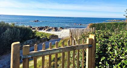 Para'ty, view and direct access to sea and beach, sleeps 8,