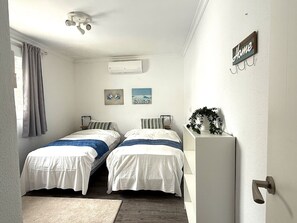 Iron/ironing board, internet, bed sheets