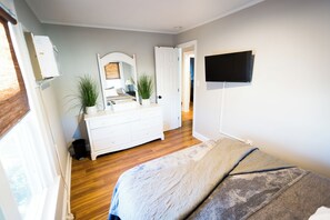 3 室のベッドルーム、アイロン / アイロン台、WiFi (無料)、ベッドシーツ