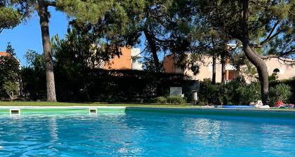 En Troia, piso de 2 dormitorios, a solo 3 minutos a pie de la playa