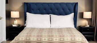 Large Modern Farmhouse. Full kitchen. Close to skiing, hiking, golf, fishing.