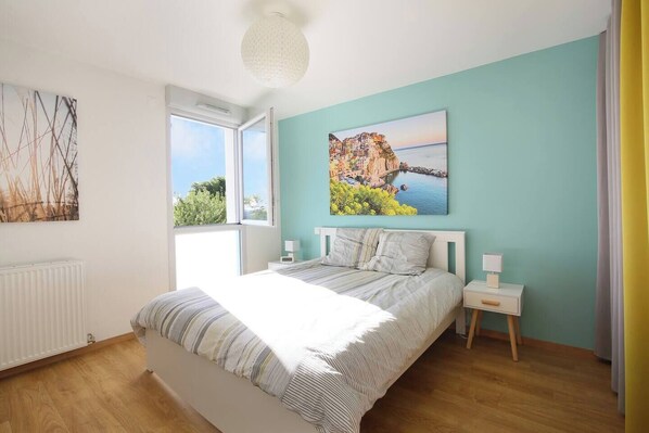 2 bedrooms, iron/ironing board, WiFi, bed sheets