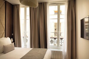 Apartemen | 2 kamar tidur, ruang kerja ramah laptop, dan setrika/meja setrika