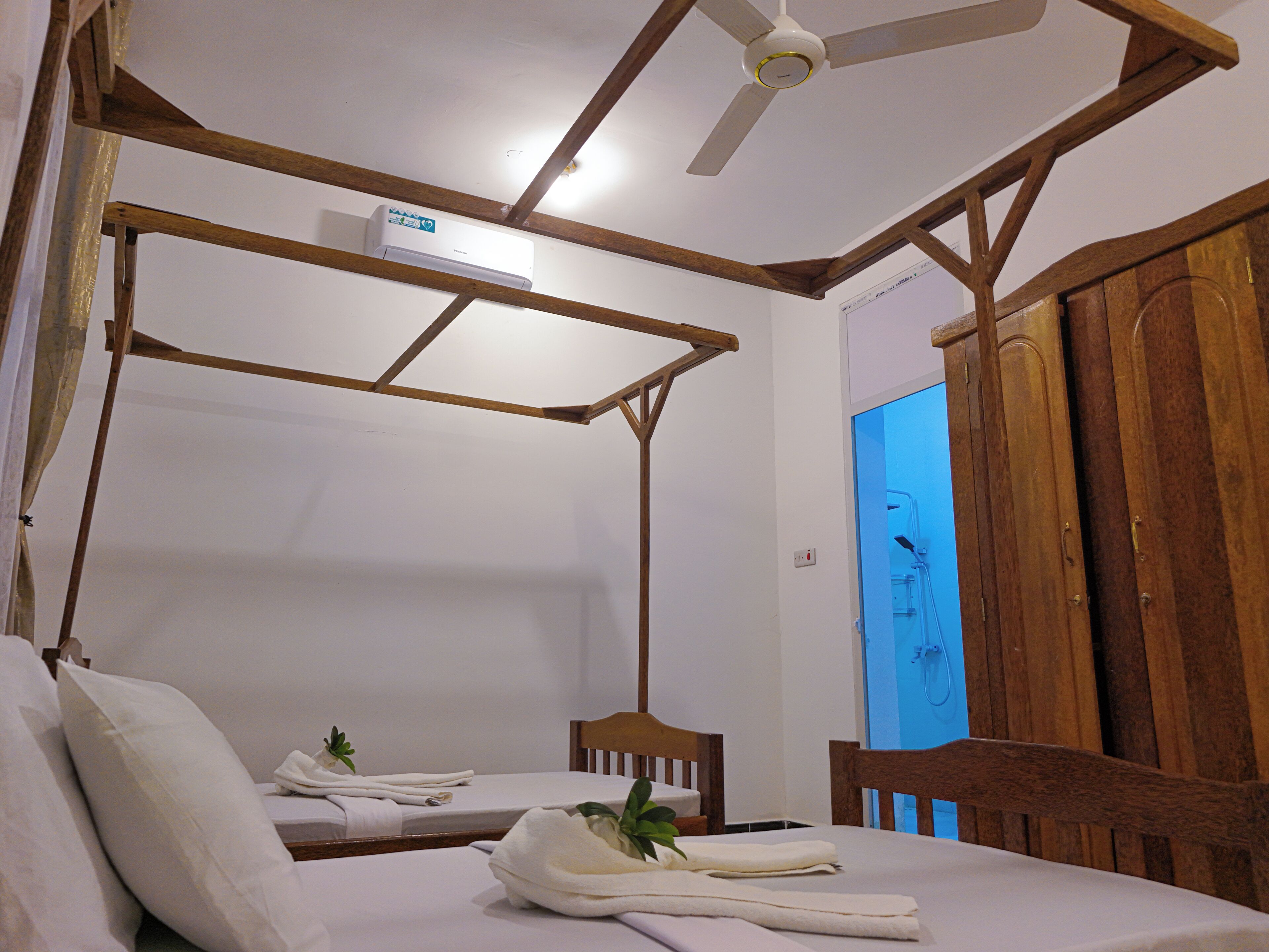 2 室のベッドルーム、アイロン / アイロン台、WiFi (無料)、ベッドシーツ