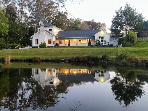 Private Wing at Te Rangi Lodge with own entrance 5 minutes of SH2. Pet friendly.