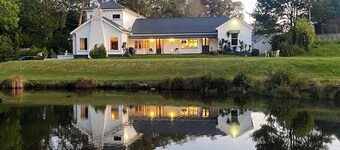 Private Wing at Te Rangi Lodge with own entrance 5 minutes of SH2. Pet friendly.