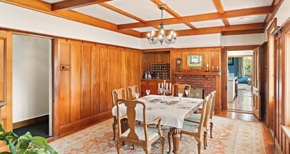 Private Wing at Te Rangi Lodge with own entrance 5 minutes of SH2. Pet friendly.