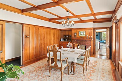 Private Wing at Te Rangi Lodge with own entrance 5 minutes of SH2. Pet friendly.