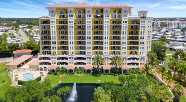 Exterior - Florida Gulf Coast 3-bedroom, 2-bathroom deluxe condominium, near beaches. (Palmetto)