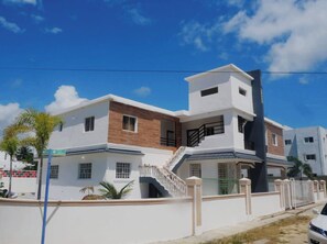 Exterior - Private Residence ‘Nueva Nagua’ - King Bed with AC, WiFi & Hot Water (Nagua)