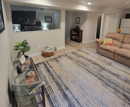 Quiet, cozy, well-lit basement studio in a peaceful Coeur d'Alene neighborhood