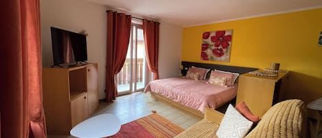 1 bedroom, iron/ironing board, travel cot, WiFi
