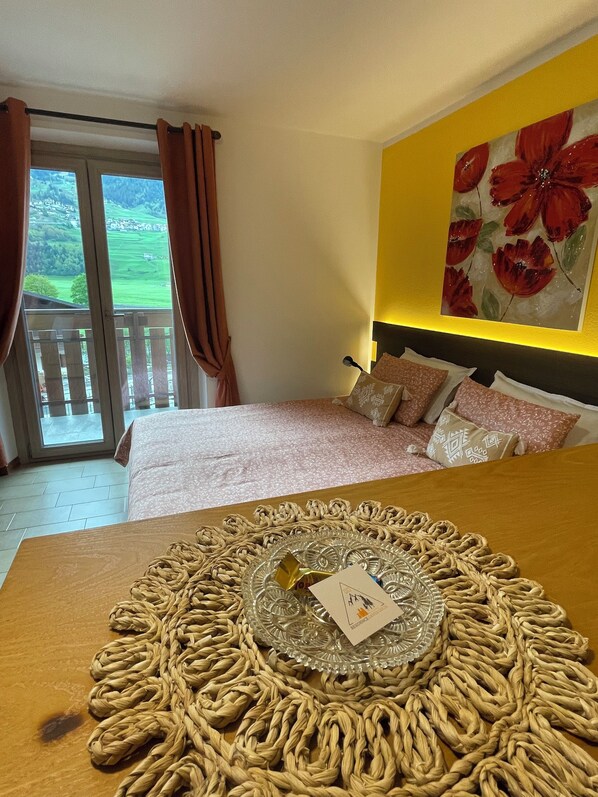 1 chambre, fer et planche à repasser, lit de bébé portatif, Wi-Fi