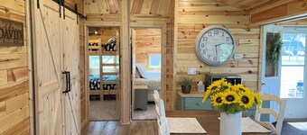 Twin Lake Retreat - Charming 2-bd cottage, with private boat dock on East Twin.