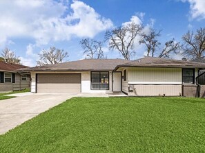 Exterior - Serene 3BR Luxe Easy Access to NRG & Galleria (Houston)
