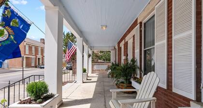 Fun Spacious 5 Bdrm Estate w/Theater, Billiard Parlor, Speakeasy Bar & Poker Rm