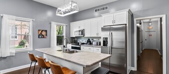 Fun Spacious 5 Bdrm Estate w/Theater, Billiard Parlor, Speakeasy Bar & Poker Rm
