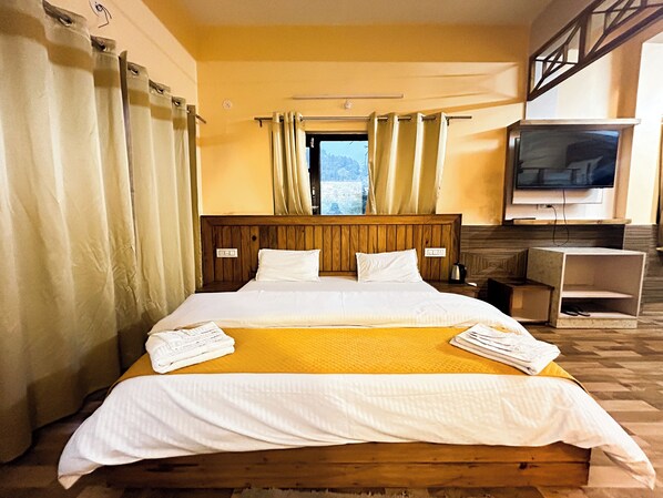 Family Quadruple Room, Mountain View | Free WiFi