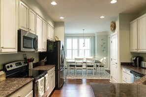 Fridge, microwave, oven, stovetop - Duplex in Forest Landing @Bethany Beach Sleeps 10+/3.5 baths-cul-de-sac lot (Frankford)