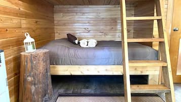 1 bedroom, travel crib, bed sheets