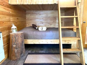 1 bedroom, travel cot, bed sheets