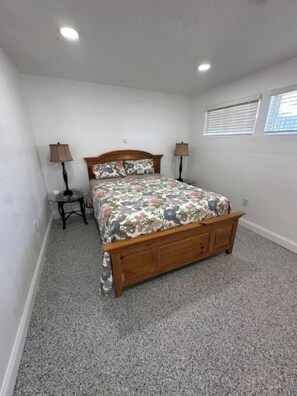 1 chambre, fer et planche à repasser, Wi-Fi, literie fournie