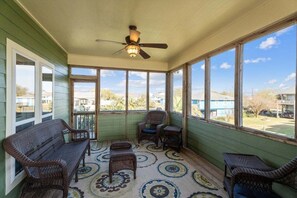 Interior - Hot Tub | Fenced Yard | Boat Slip (Crystal Beach)