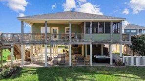 Terrace/patio - Hot Tub | Fenced Yard | Boat Slip (Crystal Beach)