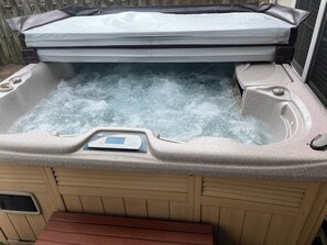 Outdoor spa tub - MASTER'S READY! 4 bm, 2.5 bath with lg hot tub and lg fenced back yard (Evans)